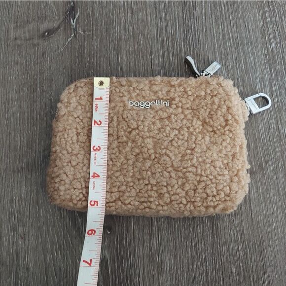 Baggallini On the Go Daily RFID Fleece Sherpa Pouch - Picture 7 of 7